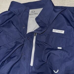 Realtree Mens Size Large long sleeve button down fishing shirt. EUC Navy Blue